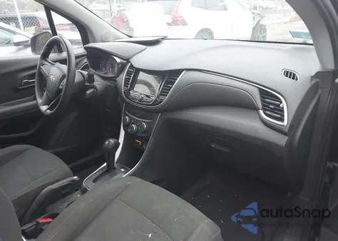 2018 Chevrolet Trax Ls z USA, uszkodzony, nr VIN 3GNCJNSB3JL206575
